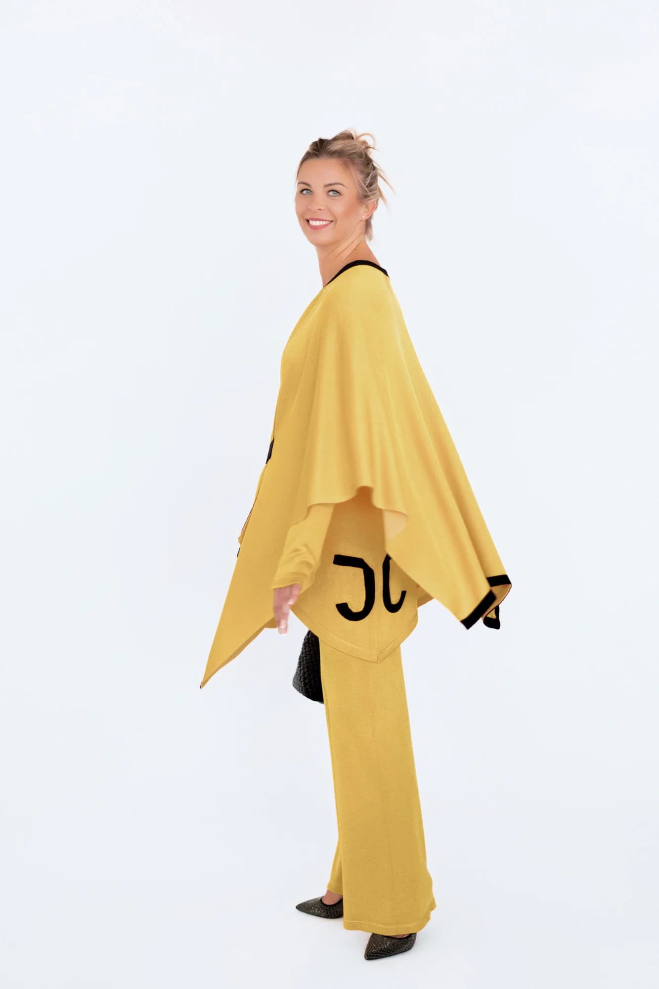 Look SOLARA: Poncho, Pullover und Hose